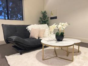 Cammeray Stay Above a Trendy Café, 2 free Cupsday